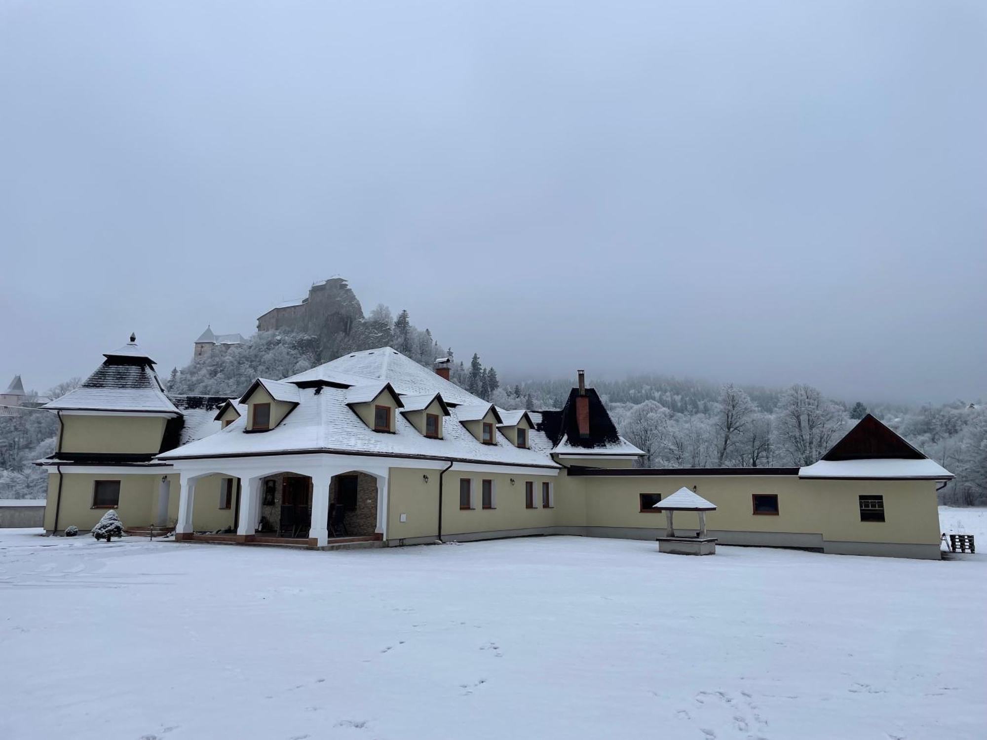 Penzion U Dvoch Levov Оравски-Подзамок Екстер'єр фото